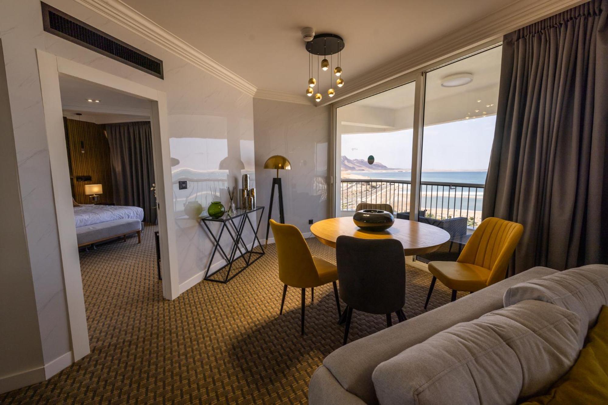 David Dead Sea Resort & Spa Ейн Бокек Екстериор снимка Suite at the Dan Hotel