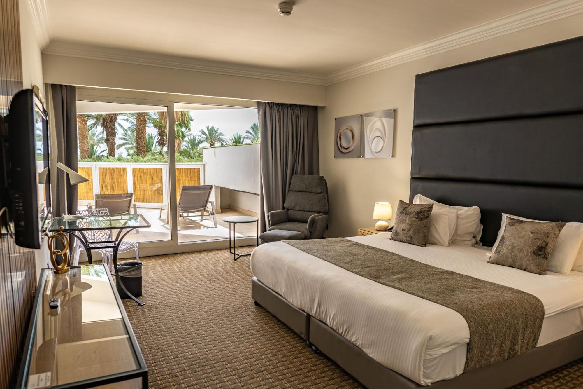 David Dead Sea Resort & Spa Ейн Бокек Екстериор снимка A room at the Hilton Sharm El Sheikh