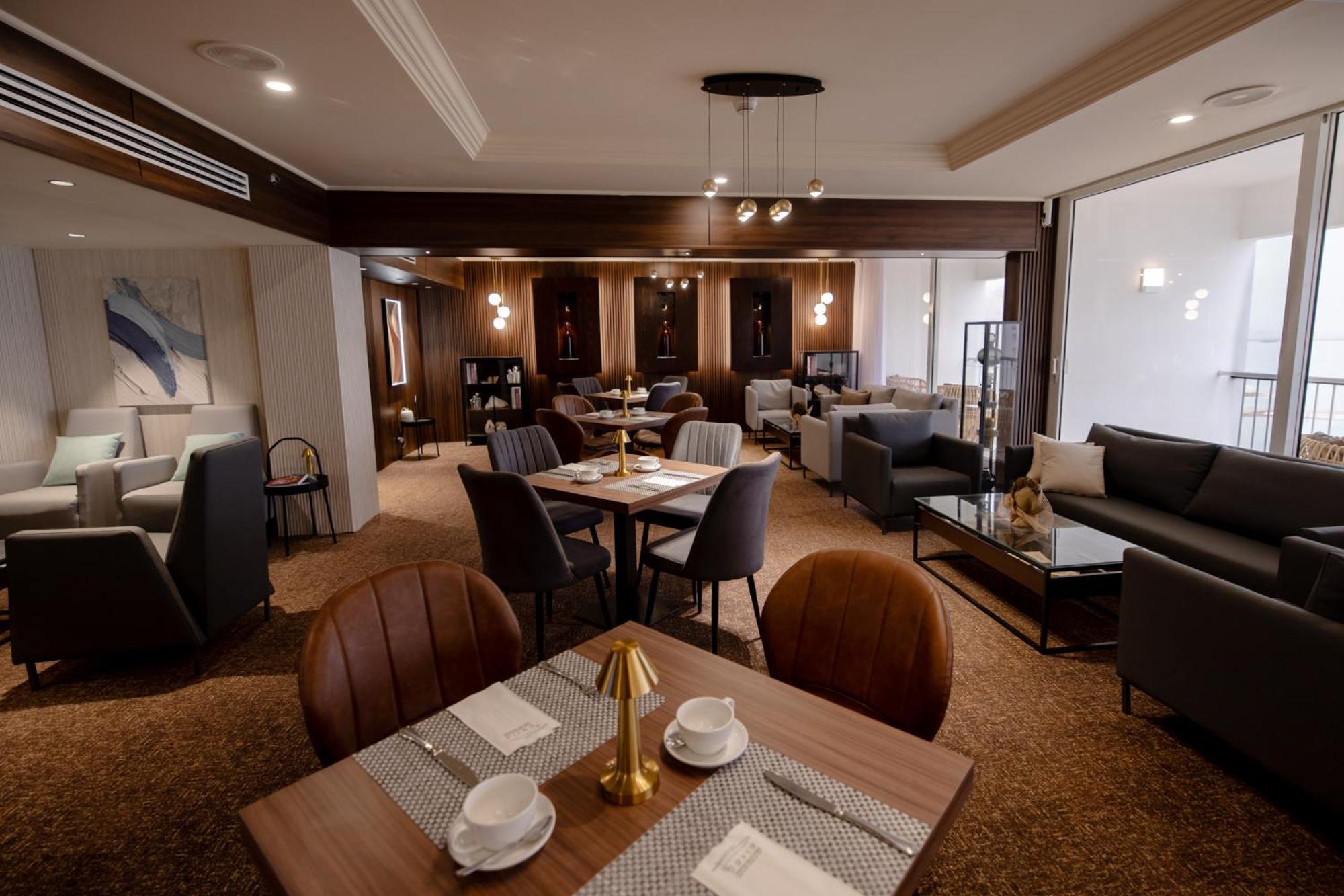 David Dead Sea Resort & Spa Ейн Бокек Екстериор снимка The lounge at the airport