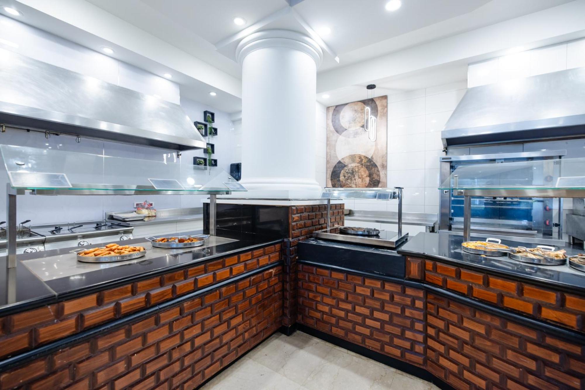 David Dead Sea Resort & Spa Ейн Бокек Екстериор снимка A commercial kitchen